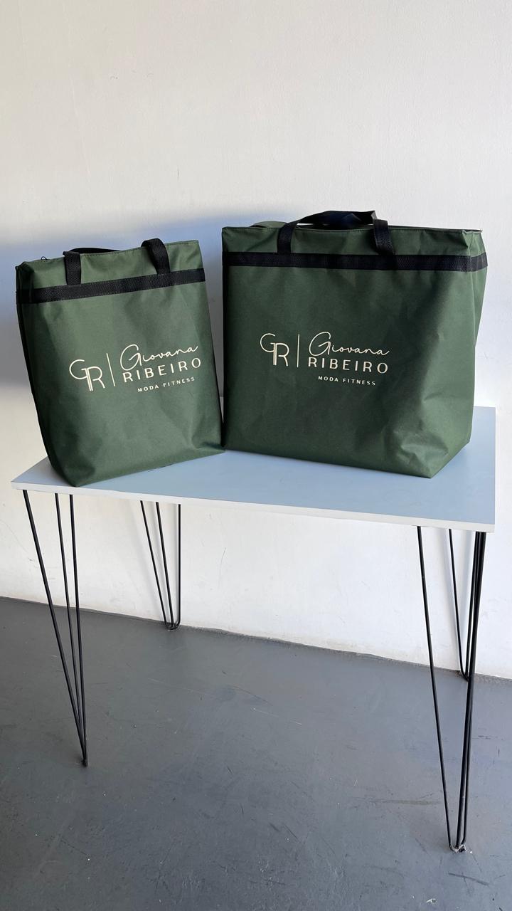Duas bolsas condicionais verdes personalizadas